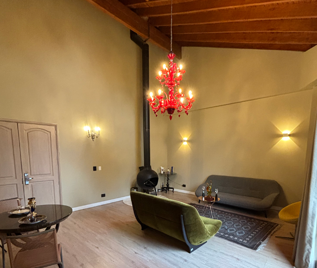 HOTEL 8